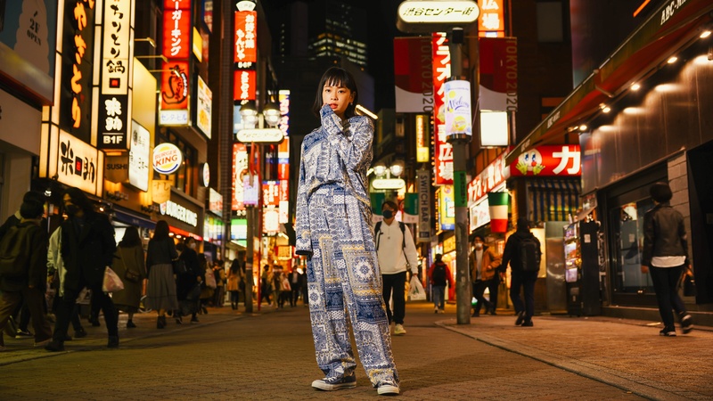 女性でも大人っぽく着こなせる エスニックなサルエルパンツ レディースコーディネート Asima アジマはアジアを旅するマーケット